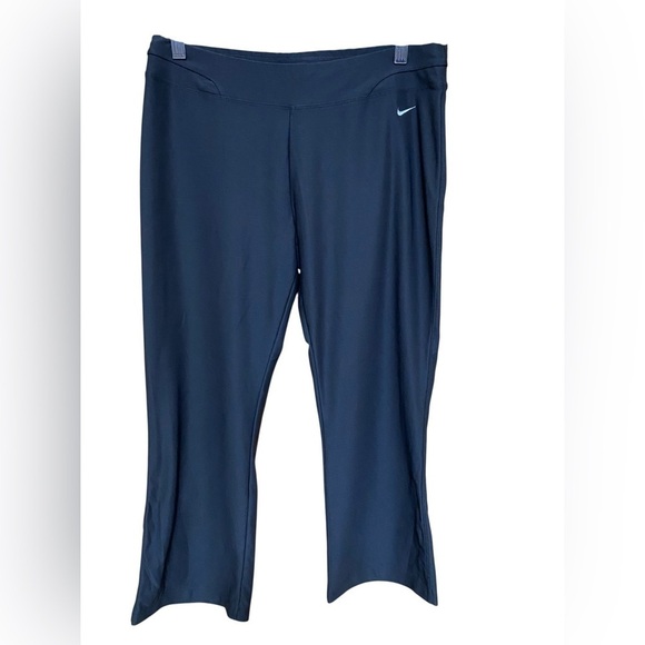 Nike Pants - Nike Fit Dry Black Cropped Workout Pants in Size Medium.